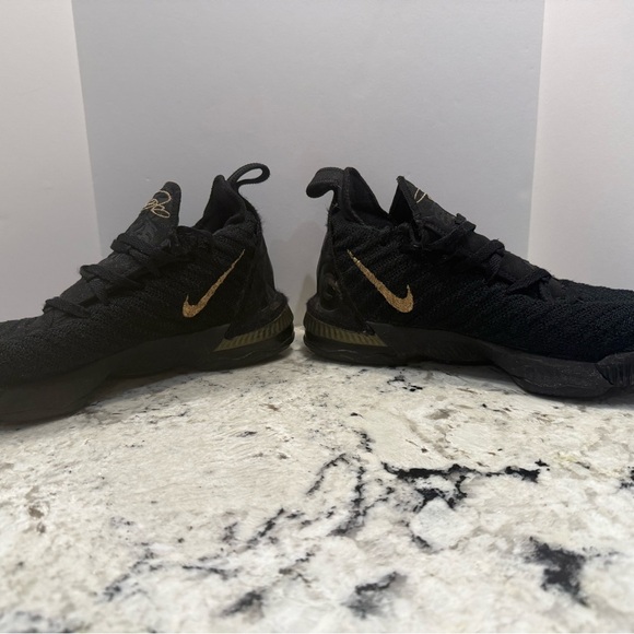 Nike LeBron XVI I Am King youth size 4 - Picture 2 of 8